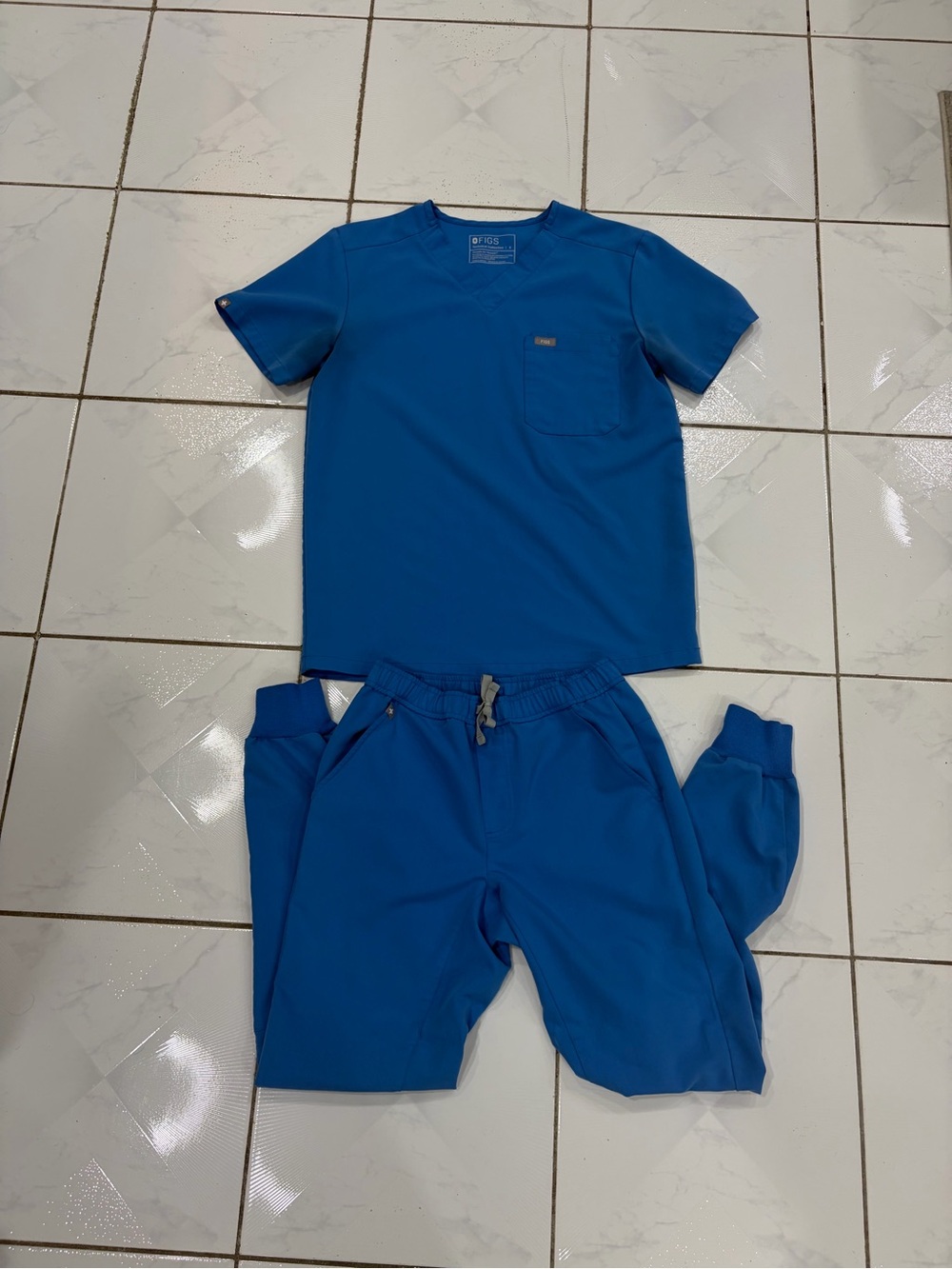FIGS Capri Blue Men’s Scrub Set Top (S) & Jogger Pants (XS)